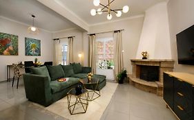 Regina'S Downtown Apartment By Corfuescapes